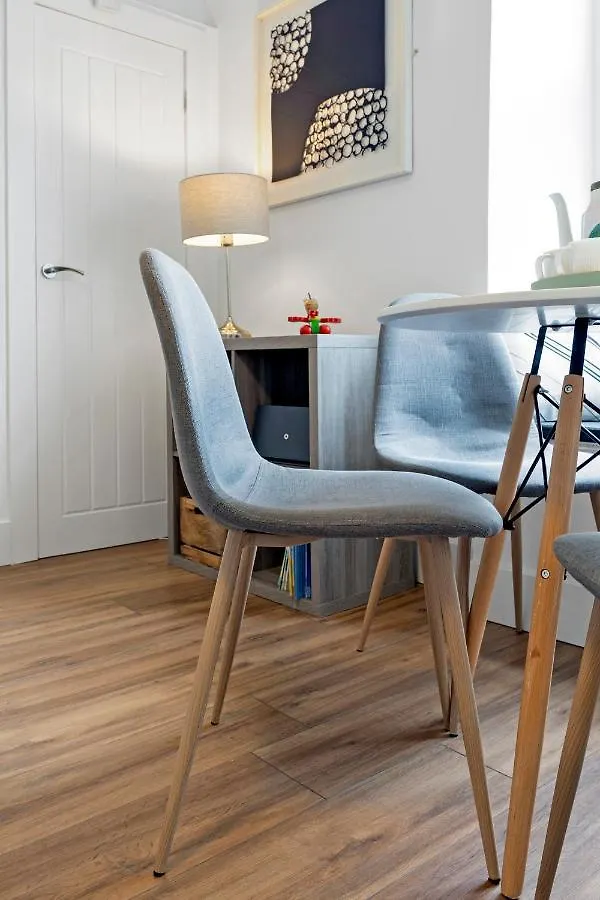 Apartment Cozy With Character Mclaren Westend Cottage Free Secure Parking Edinburgh United Kingdom