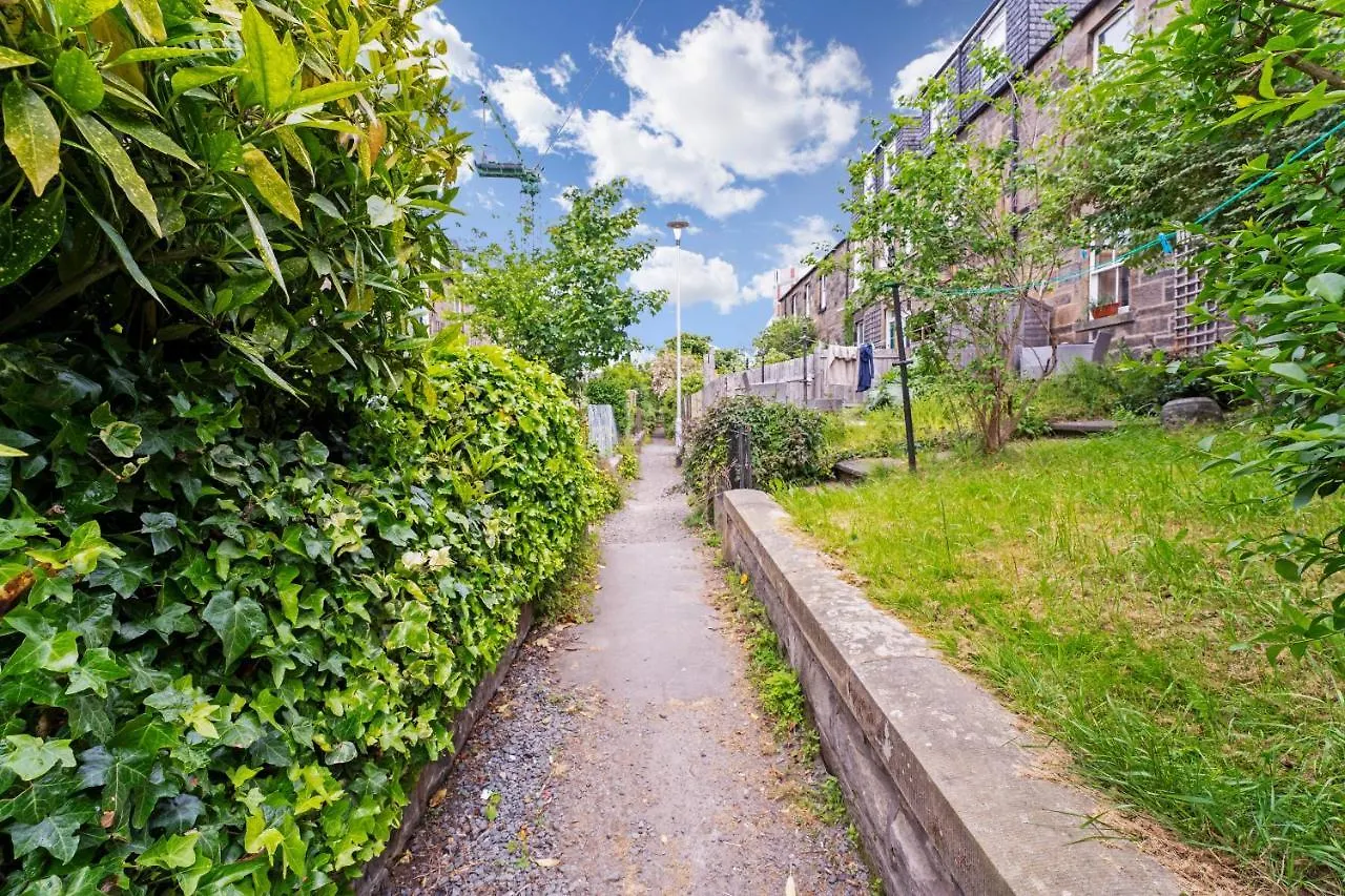 Cozy With Character Mclaren Westend Cottage Free Secure Parking Edinburgh United Kingdom