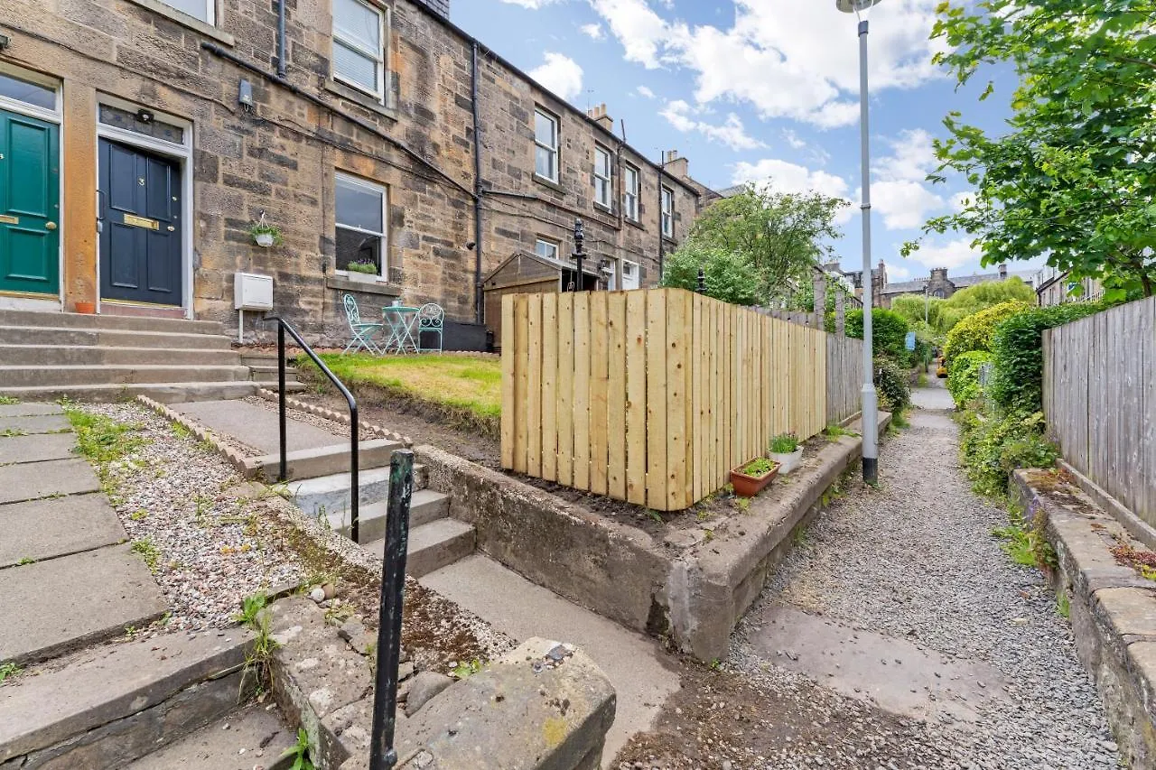 Cozy With Character Mclaren Westend Cottage Free Secure Parking Edinburgh 0*,  United Kingdom