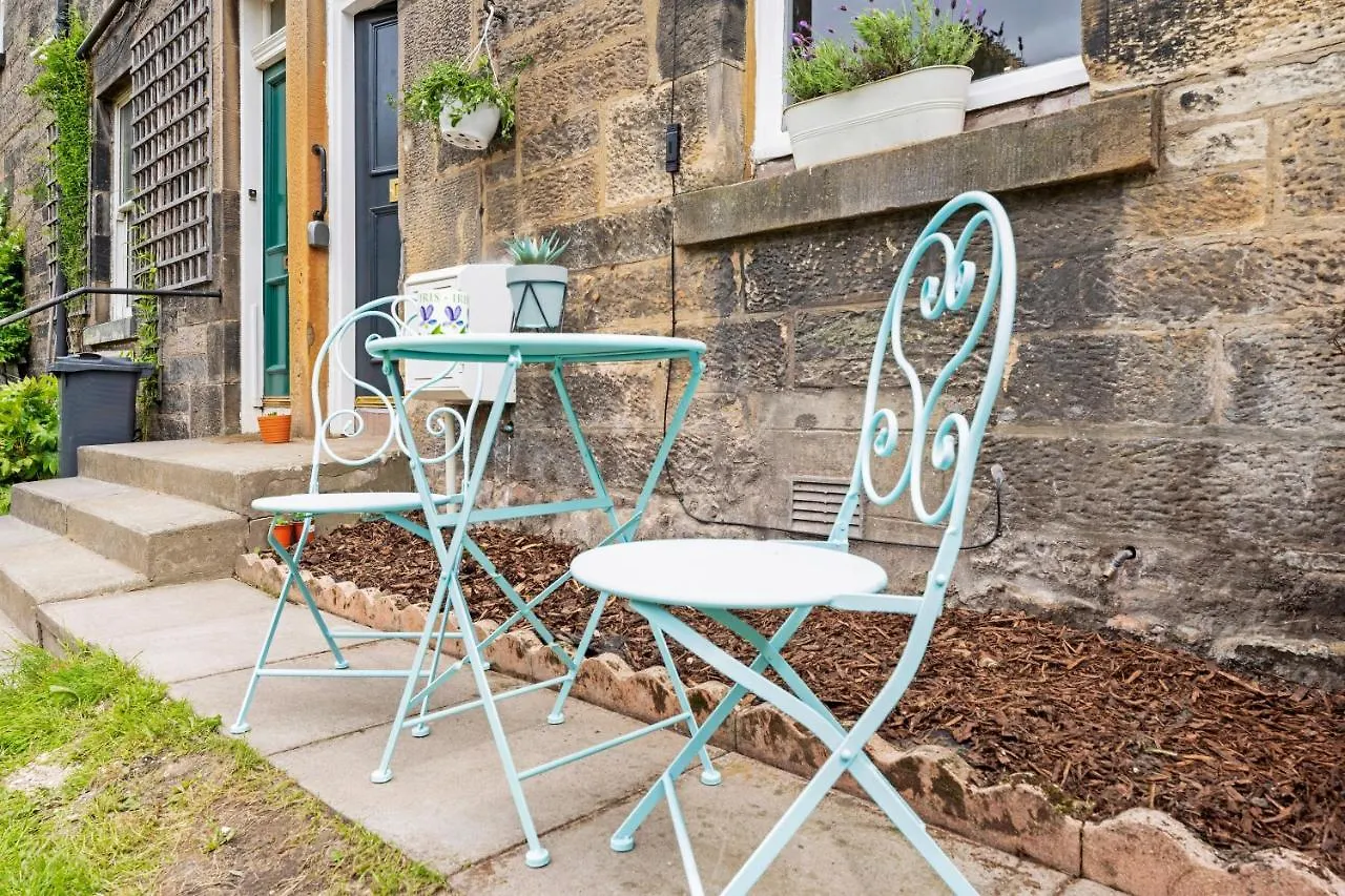 Apartment Cozy With Character Mclaren Westend Cottage Free Secure Parking Edinburgh United Kingdom