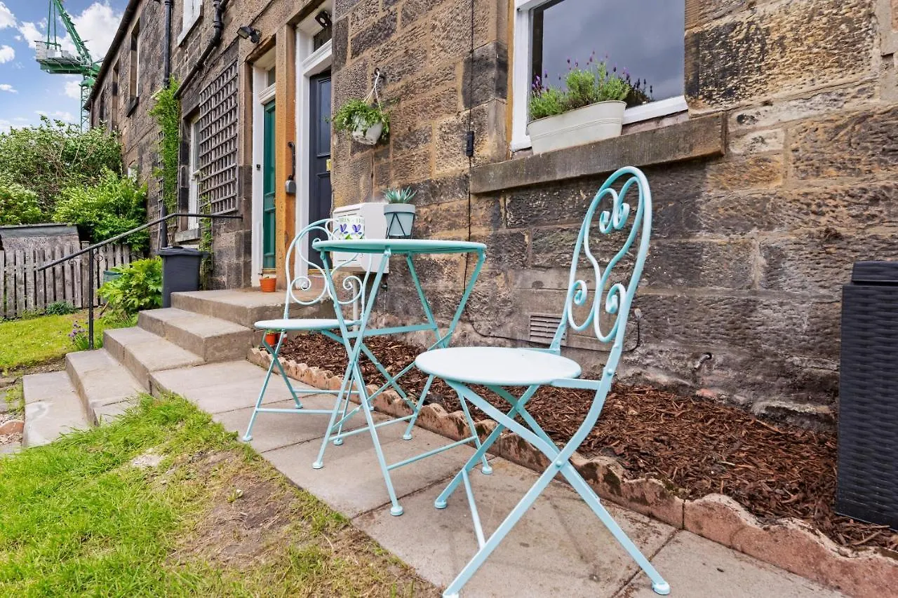Cozy With Character Mclaren Westend Cottage Free Secure Parking 에든버러 아파트